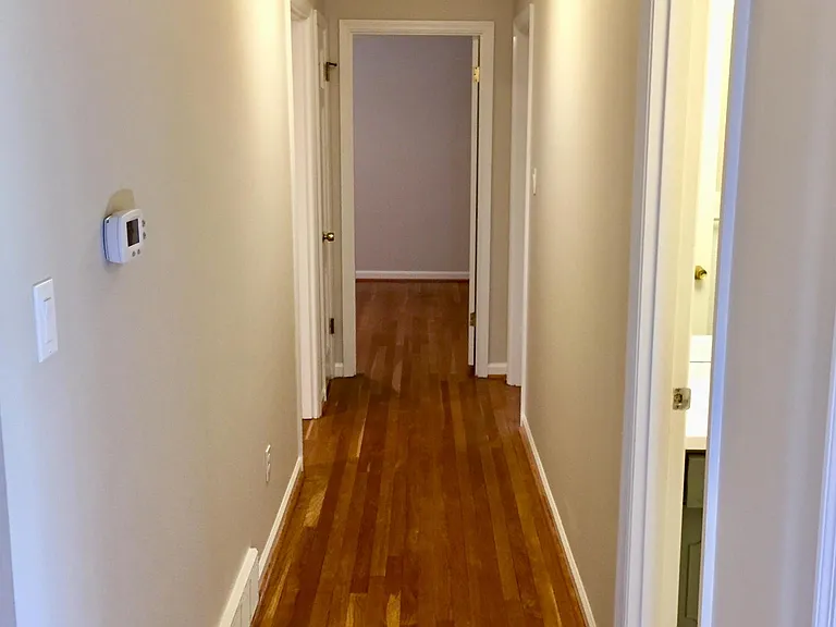 836 Surrey Ln — Photo 9
