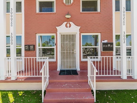 4th image of 3002 W Victory Blvd #200