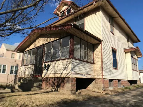 1110 S Main St, Bloomington, IL 61701