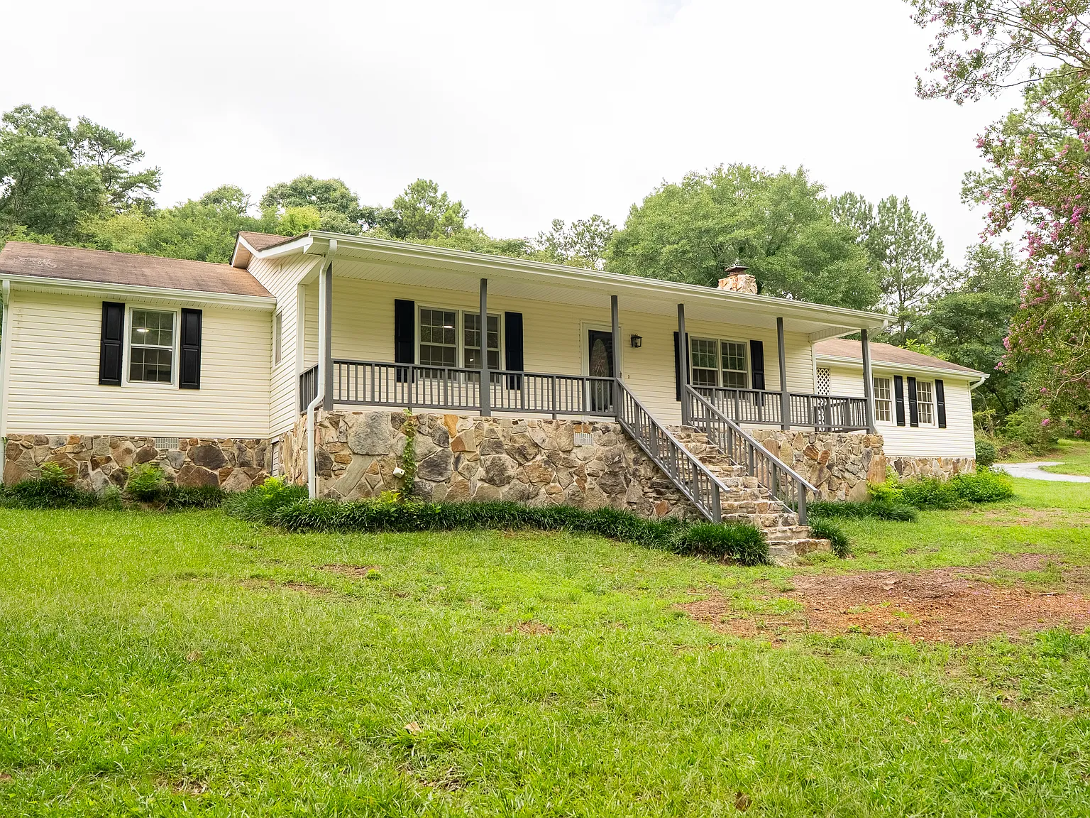 3 bed, 1421 sqft, $2,395 — Photo 1