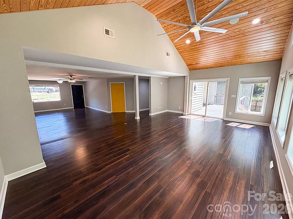 3rd image of 1322 Carolyn Dr
