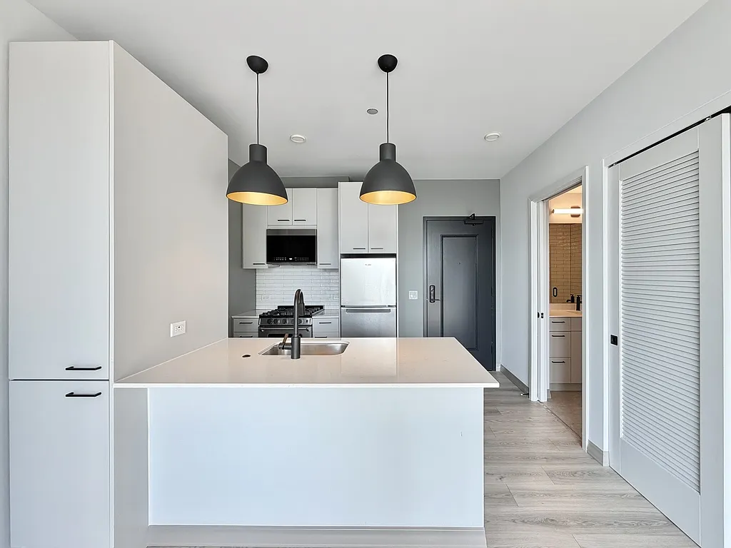 Remarkable Studio, 1 Bath at Elston + Webster (Bucktown) — Photo 2