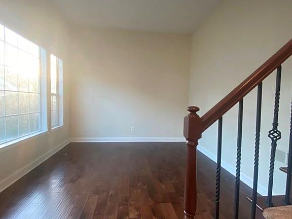 4th image of 210 McIntosh Place Dr