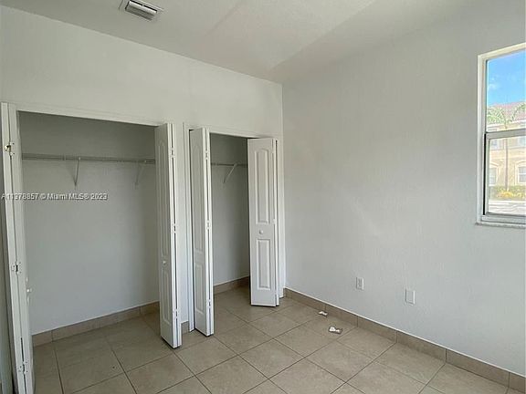 4th image of 2758 SE 17th Ave Unit 100