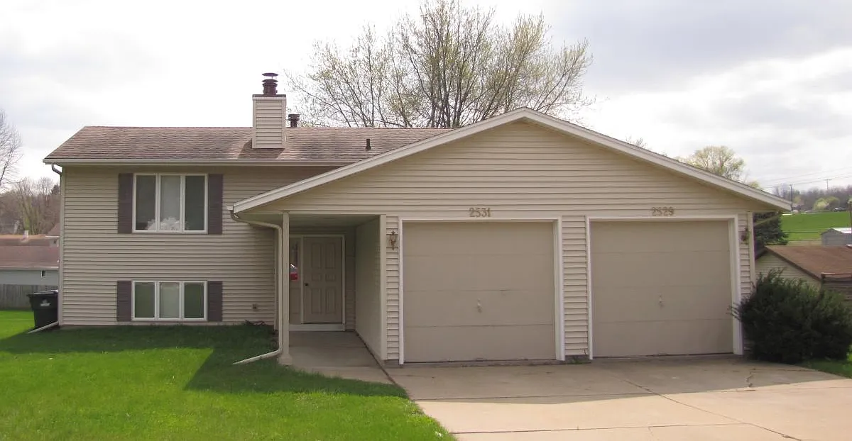 3 bed, $1,195 — Photo 2