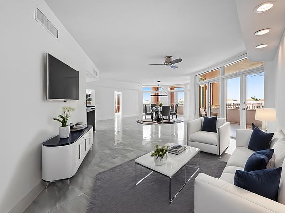3rd image of 300 SE 5th Ave #518