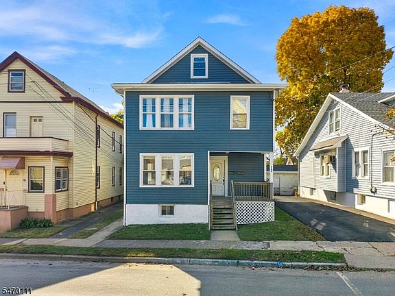 2nd image of 73 Planten Ave