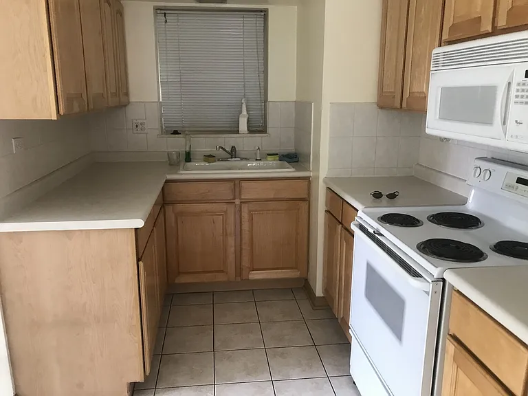 1425 W Touhy Ave #205 — Photo 4