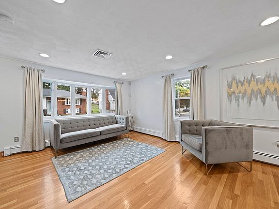 4th image of 113 New Haven St