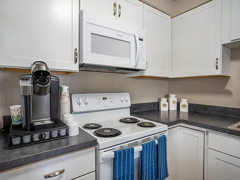 Willow Pond Apartments & Townhouses — Photo 9