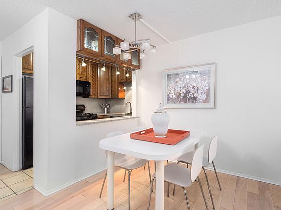 5th image of 200 W 79th St APT 2G