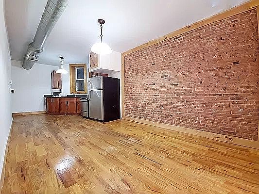 5th image of 640 Willoughby Ave #1