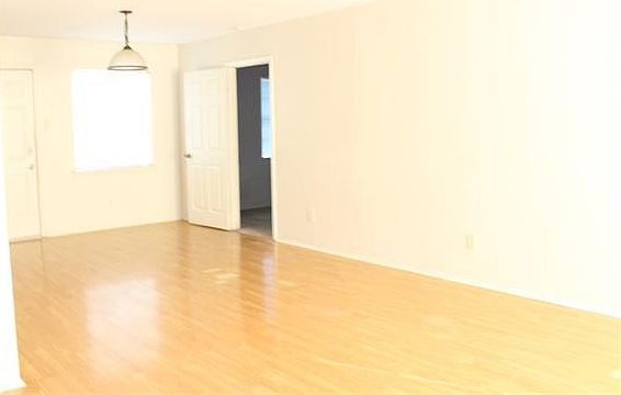 2nd image of 2911 Oxfordshire Ln