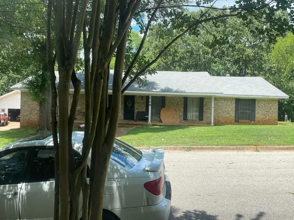109 Summit Dr, Palestine, TX 75801