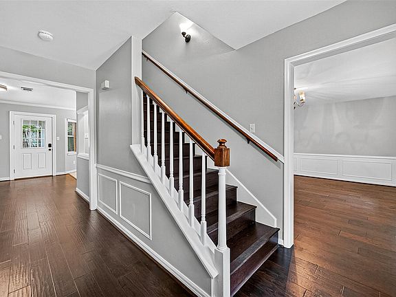 4th image of 811 Thicket Ln