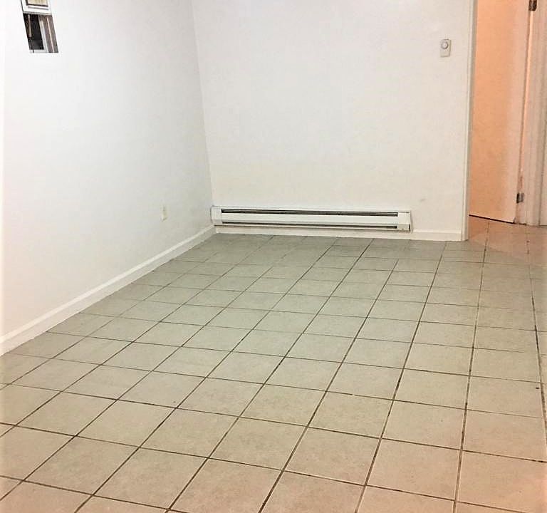 1st image of 2724 Creston Ave #8