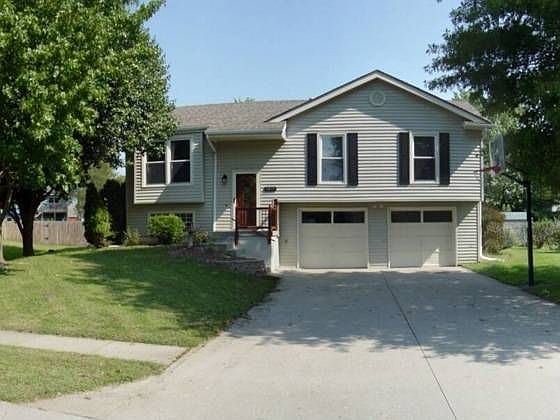 1st image of 1812 NE Patterson Dr