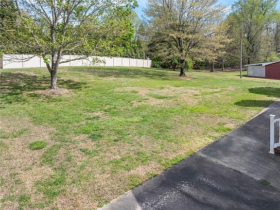 4th image of 2906 Leonard Rd