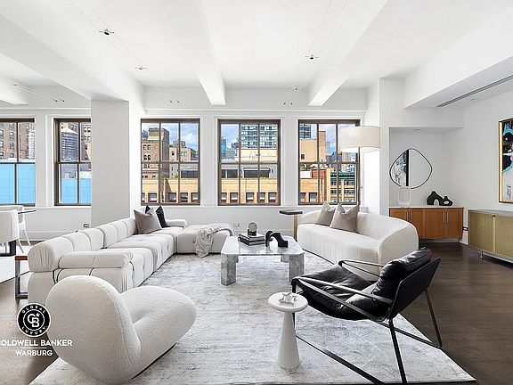 3rd image of 130 West 30th St #Pha