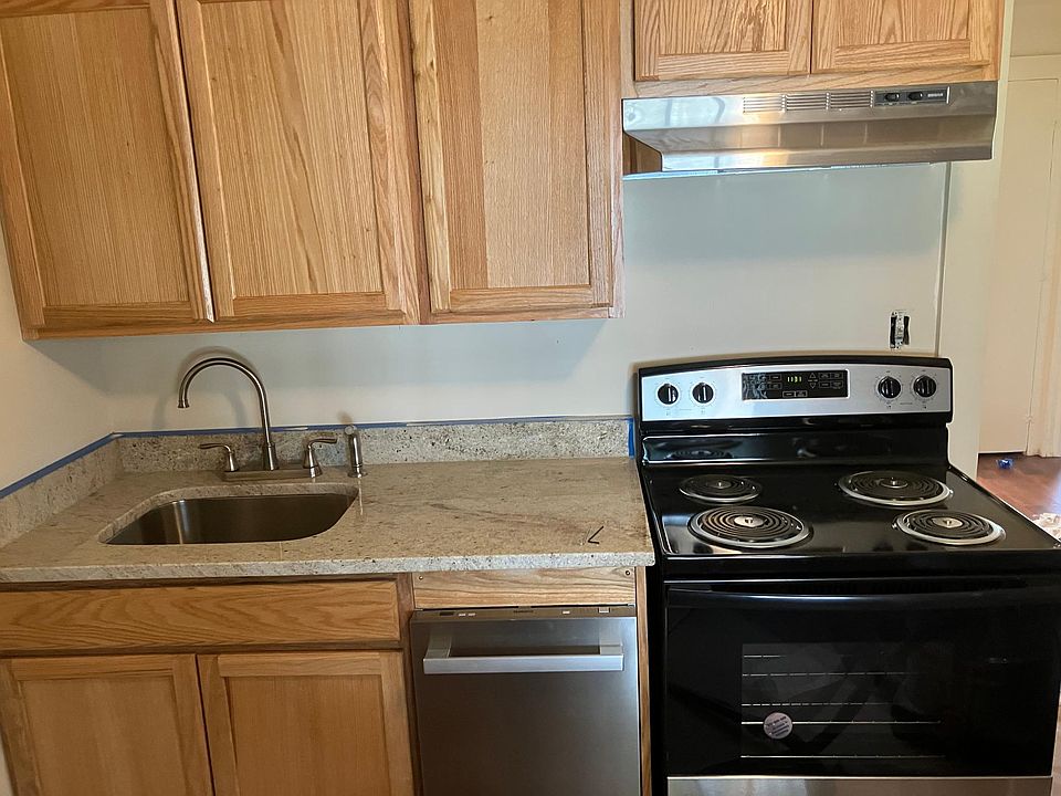 2nd image of 405 Park Dr