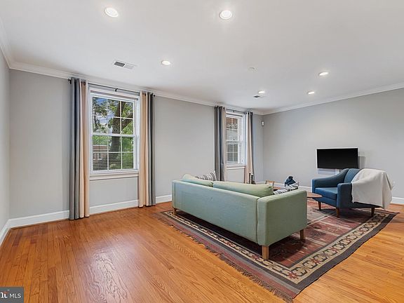4th image of 400 Commonwealth Ave Unit 303