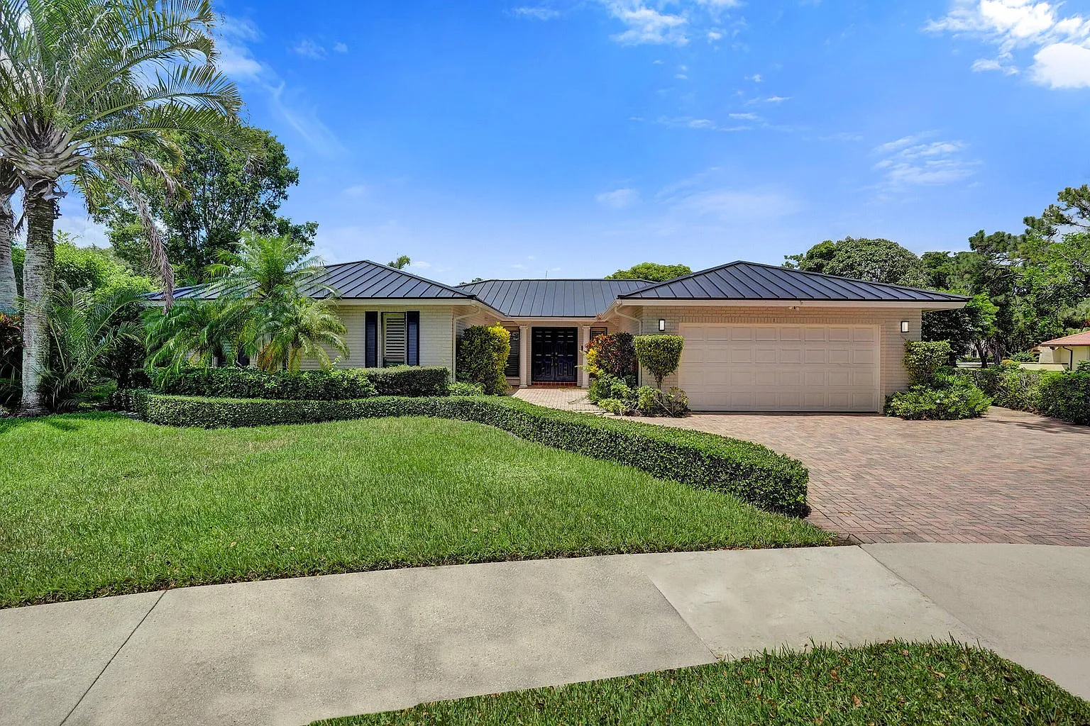 4 bed, 2.5 bath, 2527 sqft, $8,000 — Photo 1