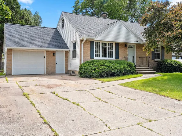 1634 Lilac Ln, Green Bay, WI 54302
