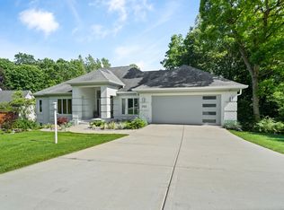5123 Regents Park Rd, Rockford, IL 61107