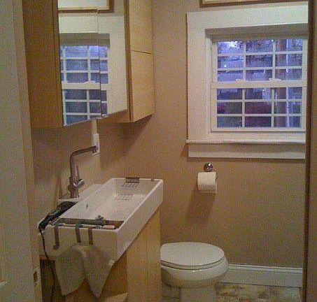 Upstairs Bathroom 