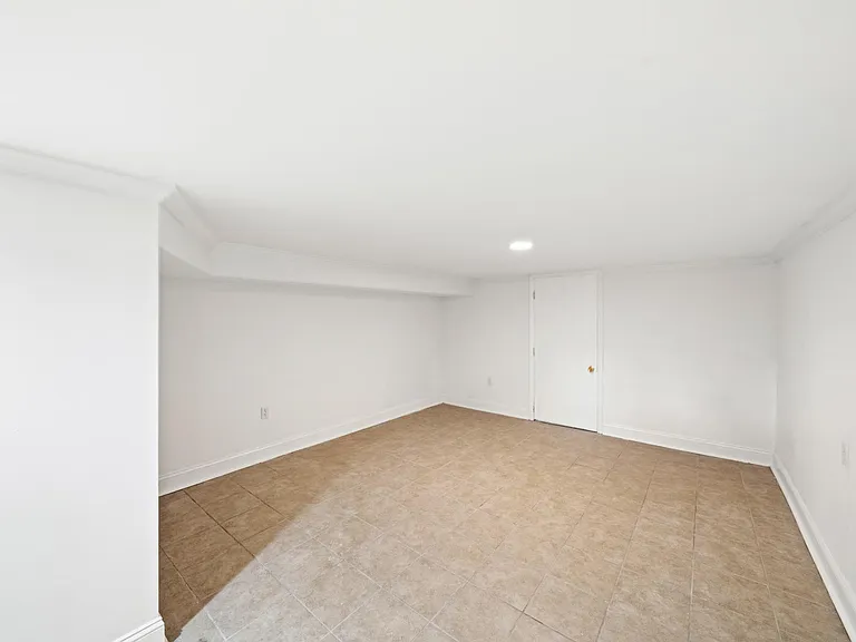 411 N Kenwood Ave — Photo 15