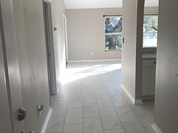 3rd image of 621 Villa Ct