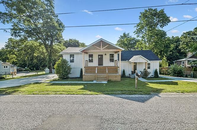 1st image of 849 Denson Ave E