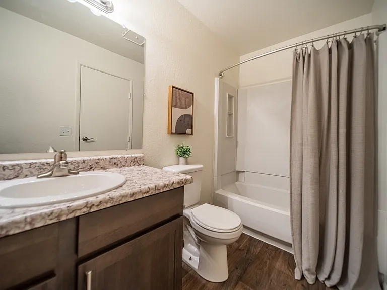 Country Club Vista Apartments — Photo 16