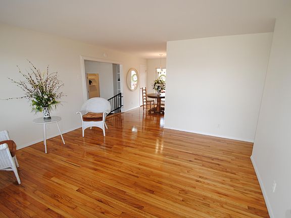 5th image of 213 Willowcrest Dr
