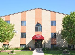 1208 28th Ave S, Moorhead, MN 56560