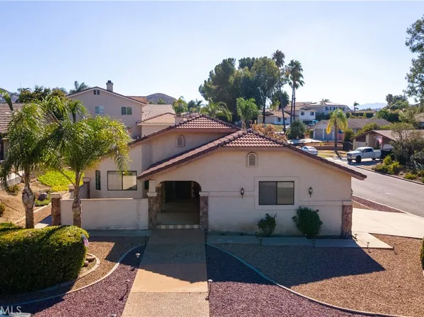 23331 Gray Fox Dr, Canyon Lake, CA 92587