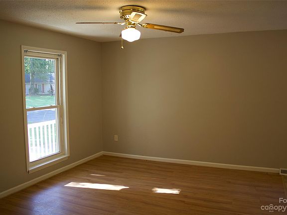 4th image of 7301 Lancashire Dr