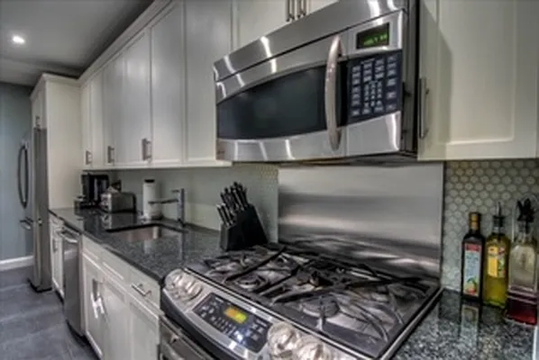 Sold by REMAX Elite | media 31