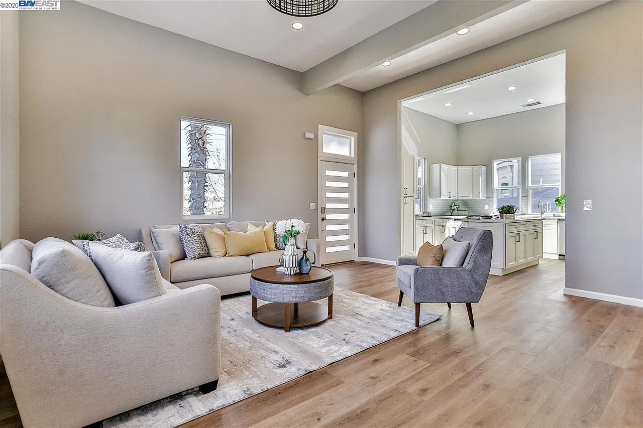 4 bed, 1702 sqft, $4,450 — Photo 4