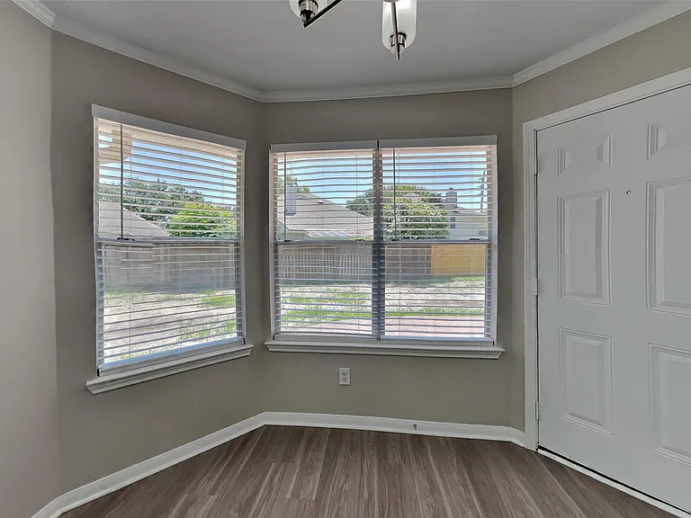 10406 Comanche Springs Ct — Photo 6