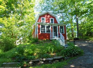 5 Dailey St, Camden, ME 04843