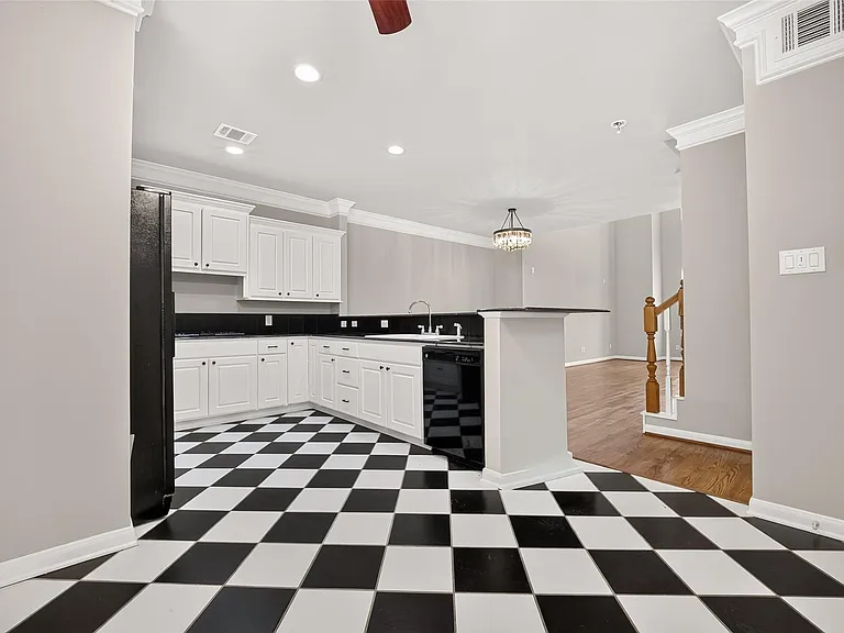 1513 Roy St — Photo 15