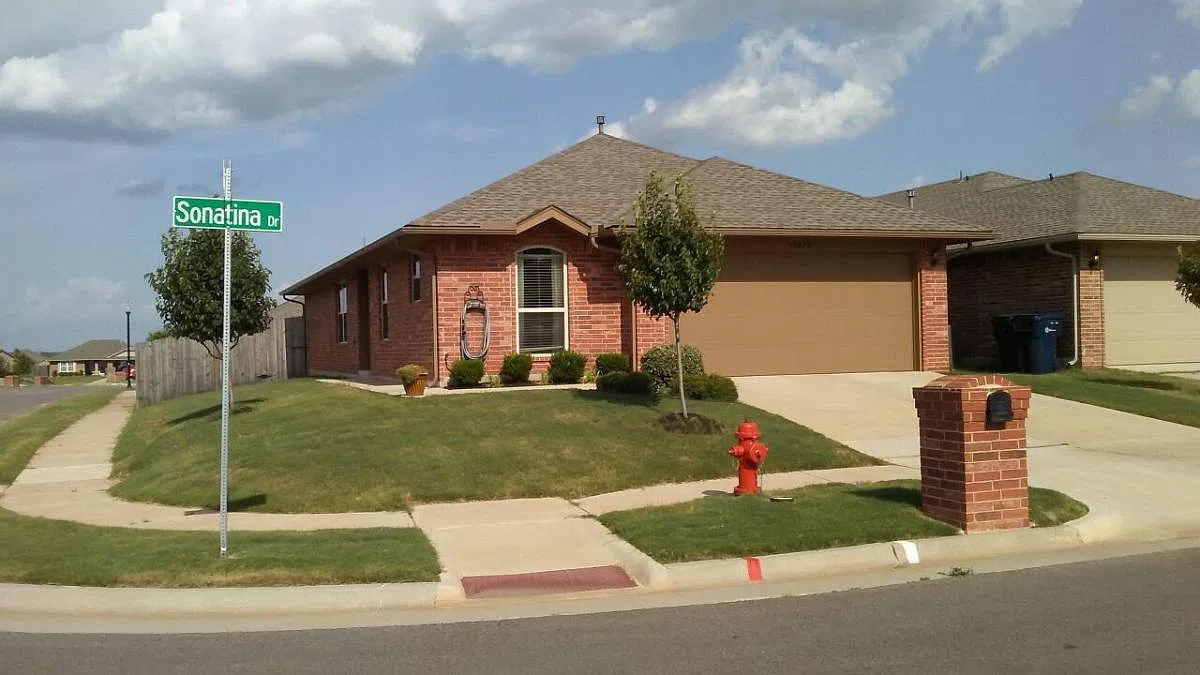3 bed, 1380 sqft, $1,650 — Photo 1