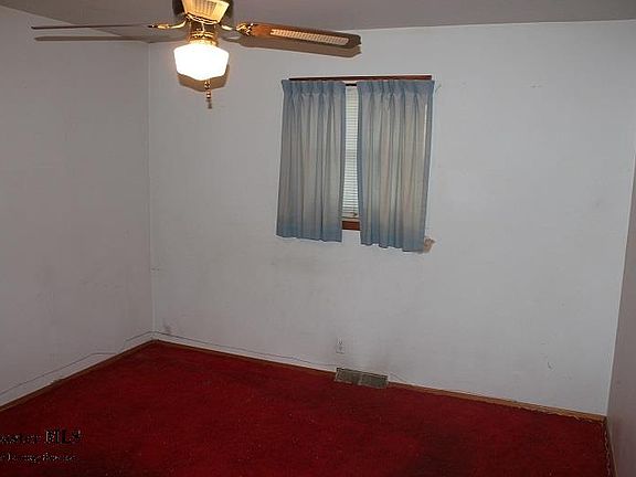 5th image of 126 Long St