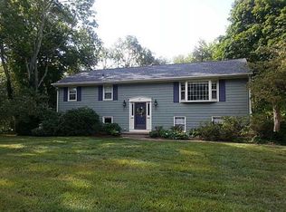 87 Lantern Ln, North Kingstown, RI 02852
