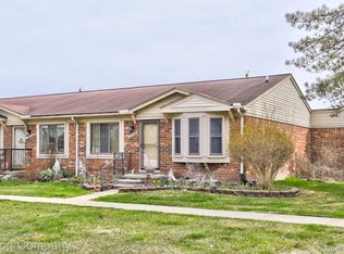 57156 Faircrest Dr, Washington, MI 48094