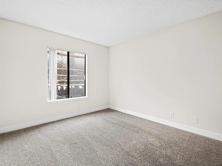 Woodland Trio Apartments — Photo 31