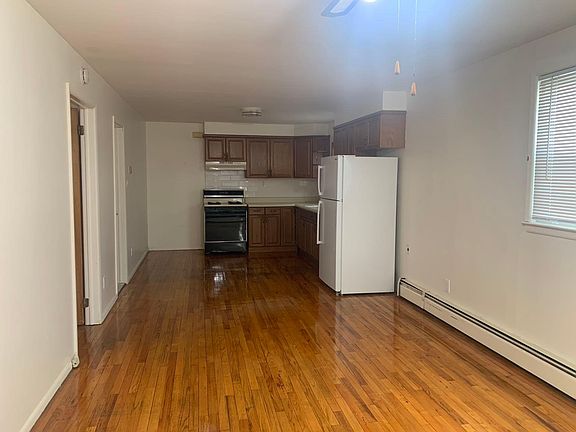 4th image of 7 Dorval Ave #1F