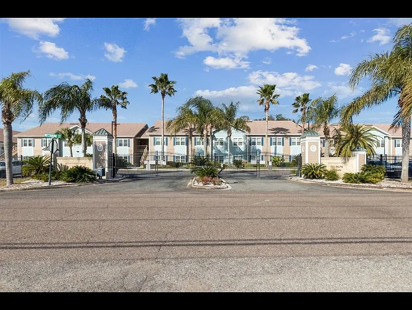 3 bed, 1193 sqft, $2,300 — Photo 1