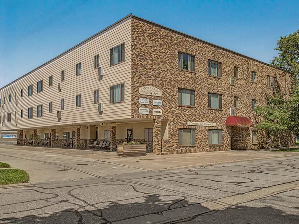 619 Elm Ave APT 304, Story City, IA 50248